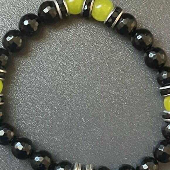Black and Green Beaded Heart Charm Bracelet - Picture 6 of 6